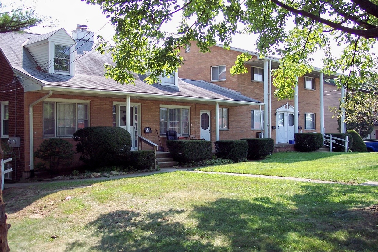 Primary Photo - 148 Applegrove St NE