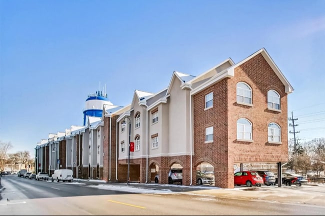 Foto del edificio - 245 Burlington Ave