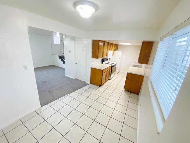 Building Photo - 707 600 W