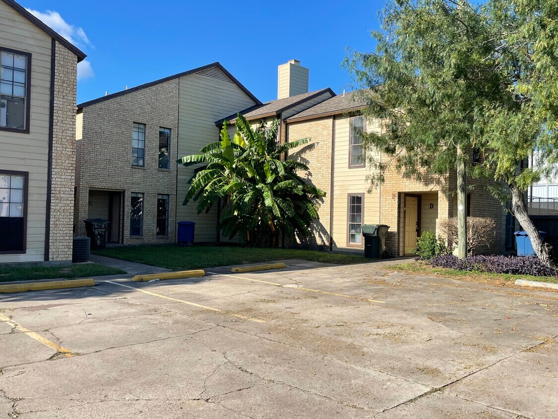 2310 Capitan Dr, Corpus Christi, TX 78414 Townhome Rentals in Corpus