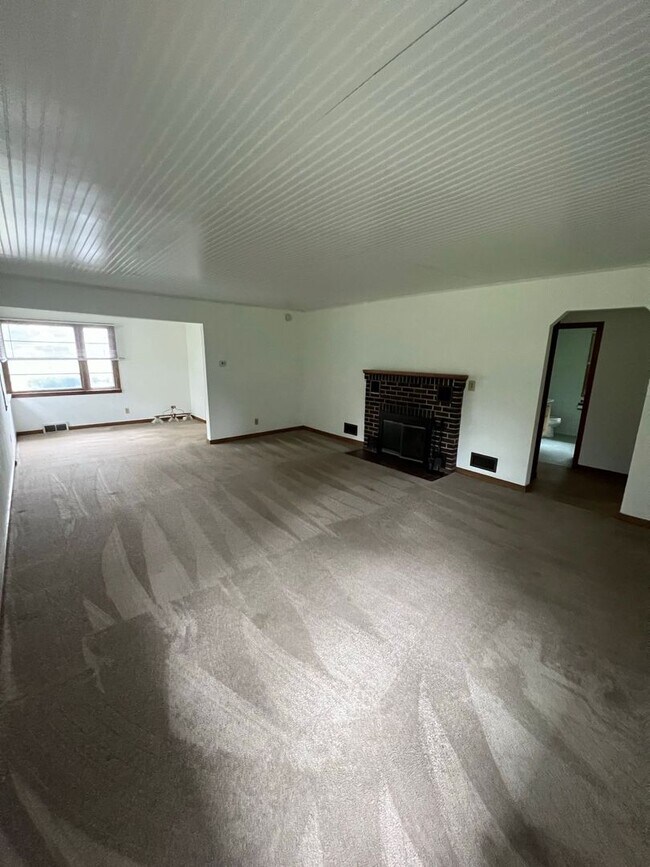 Building Photo - 2 Bedroom 1 Bath Single Family Home Available!