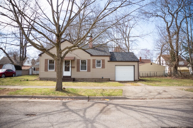 Building Photo - 808 Seward Ave