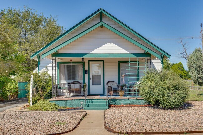 Building Photo - 2509 E Routt Ave