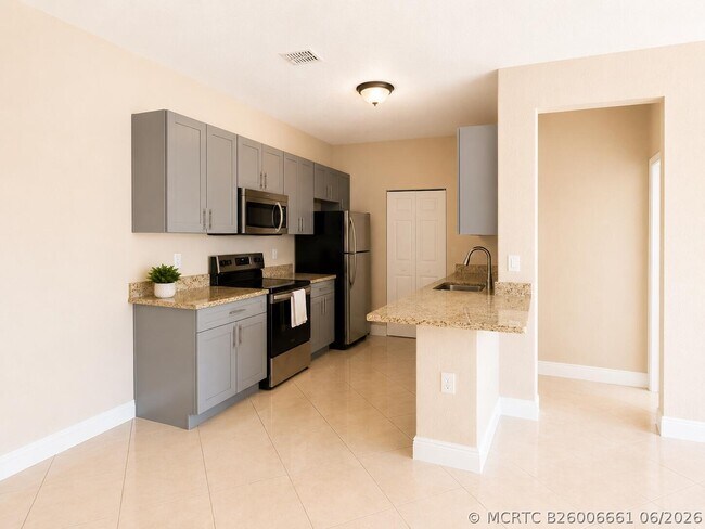 Foto del edificio - 3549 Forest Hill Blvd