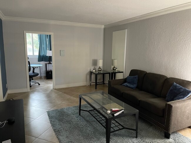 Building Photo - 6075 N Sabal Palm Blvd