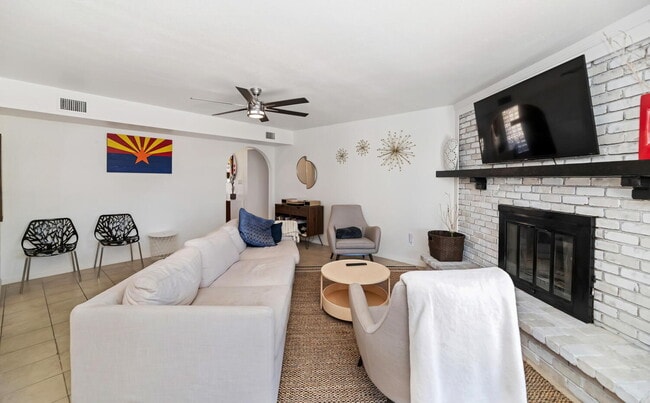 Building Photo - Spacious 5-Bed Scottsdale Home with Pool &...