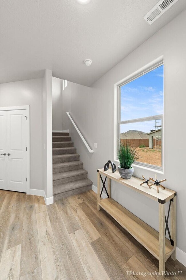 Foto del edificio - Stunning 4-Bedroom Home!