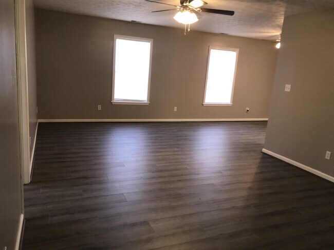 Foto del edificio - 124 Clover Ct