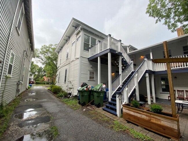 Building Photo - 315 S 3rd St