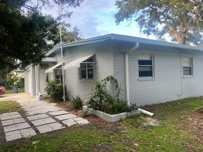 Building Photo - NSB BEACHSIDE - WALK TO FLAGLER AVE!