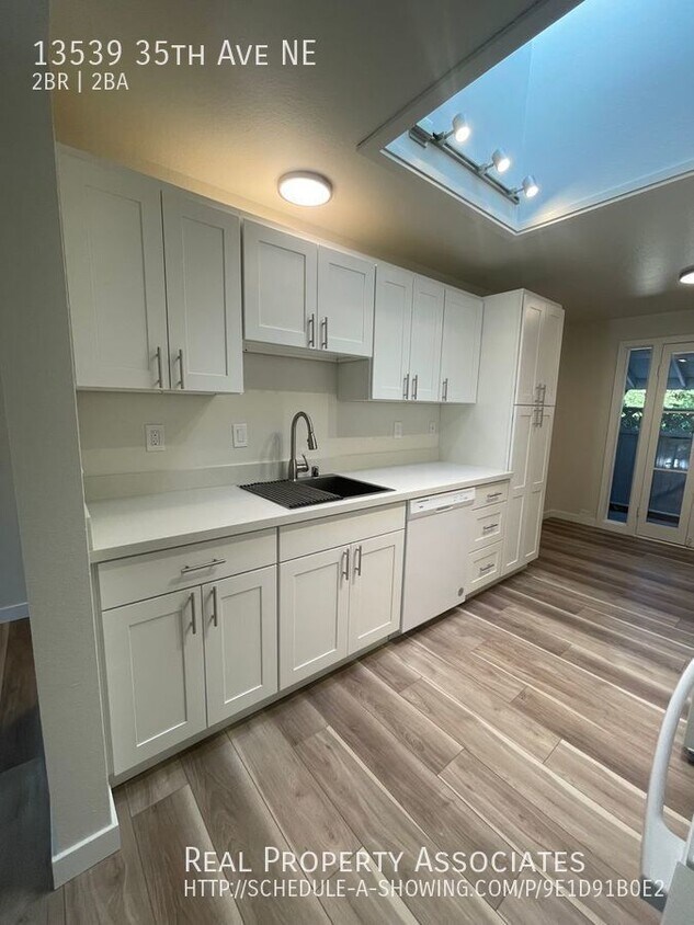 Foto principal - Pet Friendly, 2 Bed, 1.5 Bath, Top floor D...