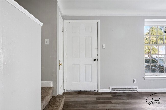 Foto del edificio - 18330/18332 Kelly Rd - Naama Cohen