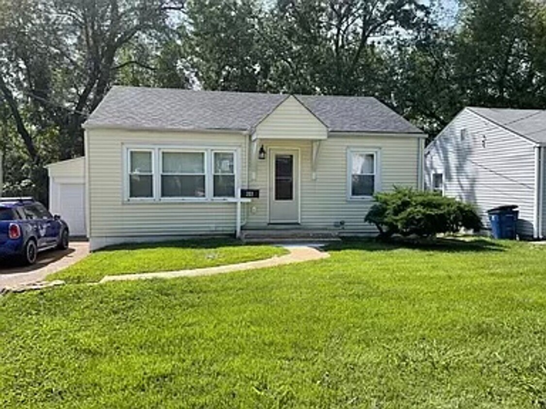 Foto principal - COMING SOON! Beautifully renovated single-...