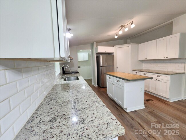 Foto del edificio - 1225 Bostwood Ln