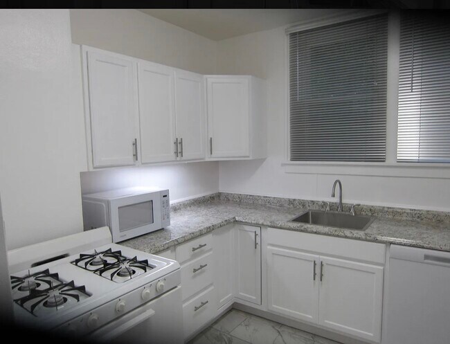 Foto del edificio - 2840 Dwight Ave