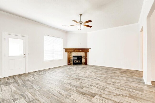 Building Photo - 3104 Loren Dr