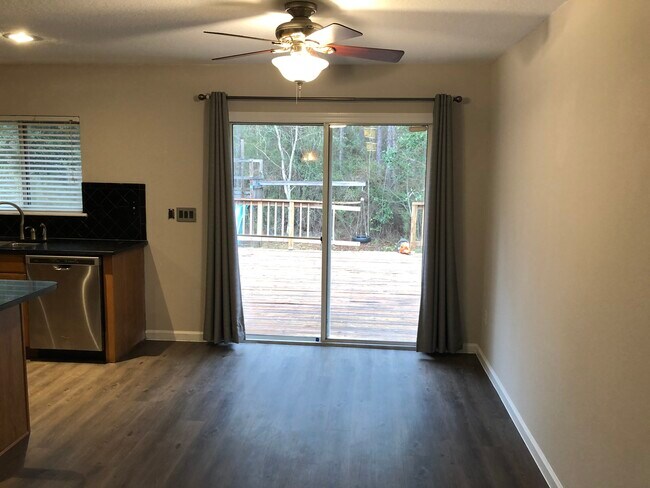 Foto del edificio - 7037 Beekman Lake Dr