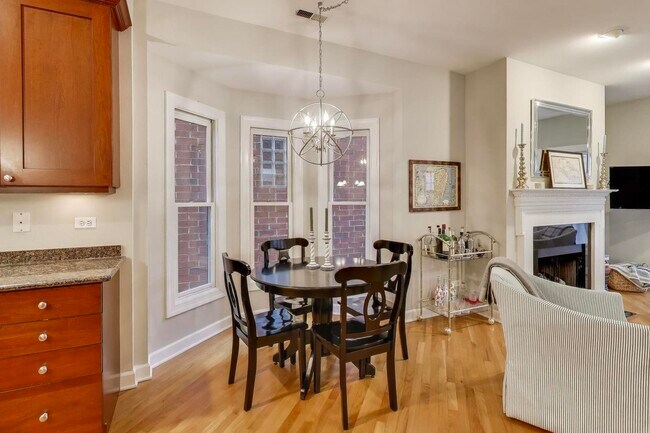 Foto del edificio - 1529 N Mohawk St