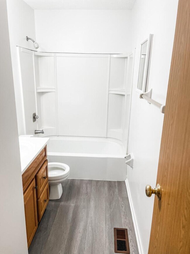 Building Photo - 522 Holderman Pl