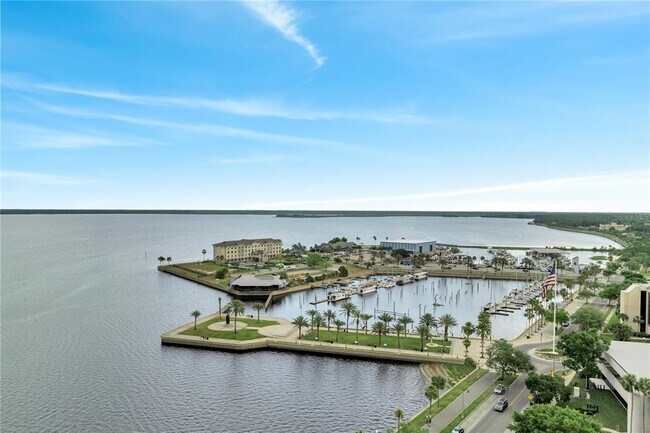 Foto del edificio - 225 W Seminole Blvd
