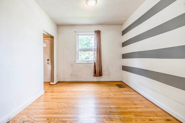 Photo du bâtiment - 721 Arlington St