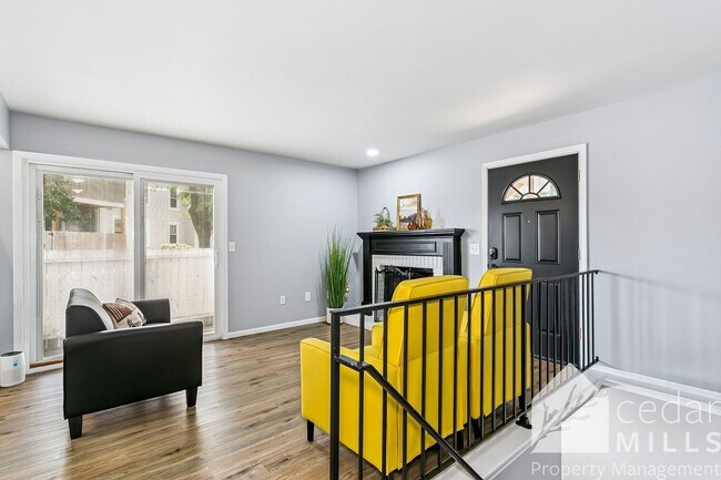 Building Photo - 1717 S Cypress