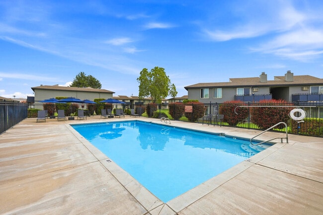 Outdoor Pool - Highlander Apartments