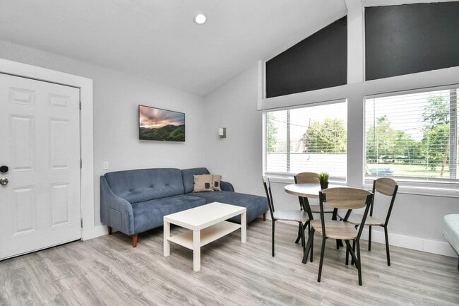 Building Photo - 5114 Grantwood St