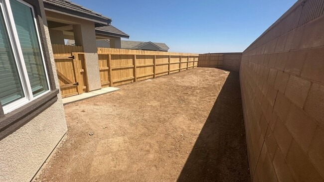 Building Photo - Coyote Run Duplexes 6000