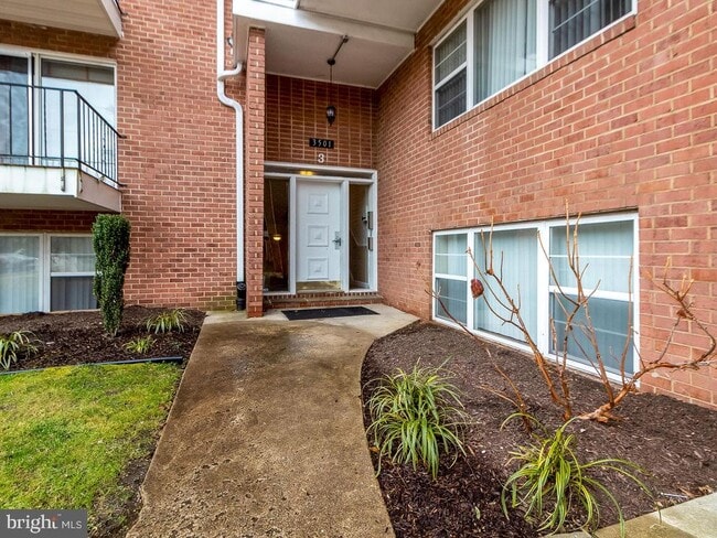 Building Photo - 3501 Clarks Ln