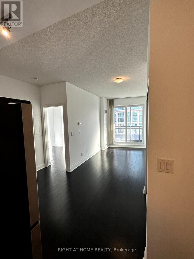 Building Photo - 17 Kenaston Gardens