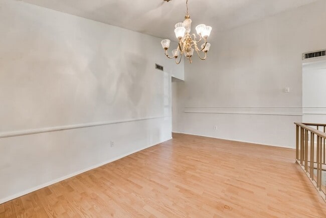 Foto del edificio - 3441 Flagstone Dr