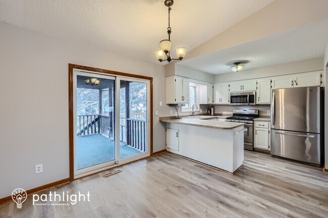 Building Photo - 4945 Georgia Ln, White Bear Lake, MN, 55110