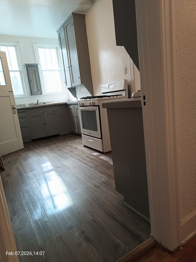 Building Photo - 427 N Genesee Ave