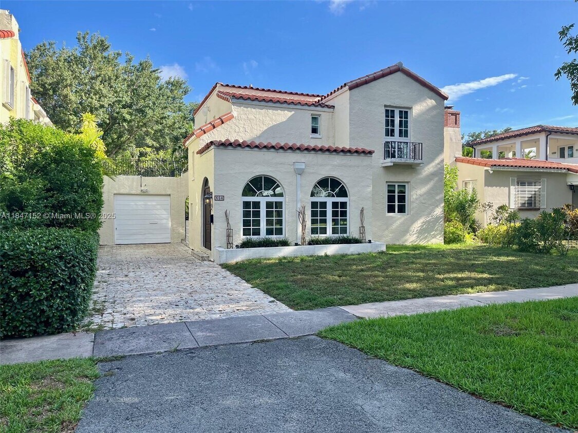 Foto principal - 604 Alcazar Ave