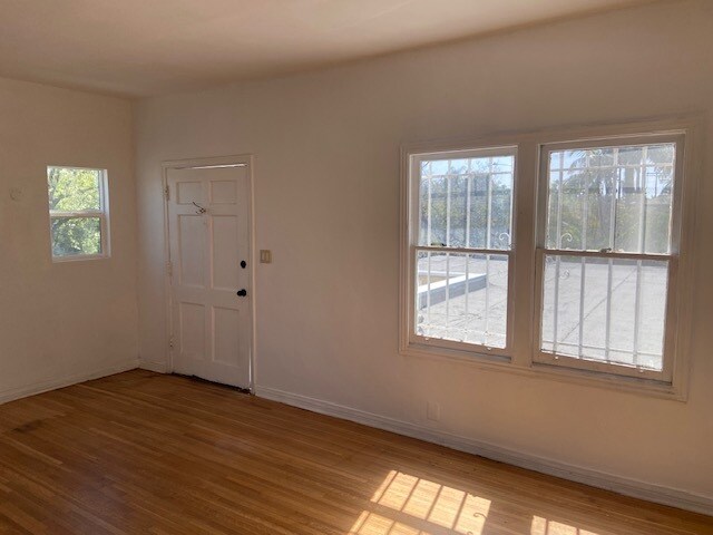 Building Photo - 800 N Mansfield Ave