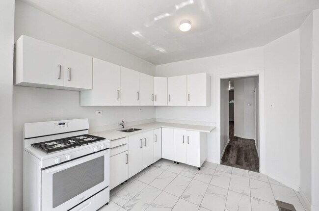 Building Photo - 2835 W 38th Pl