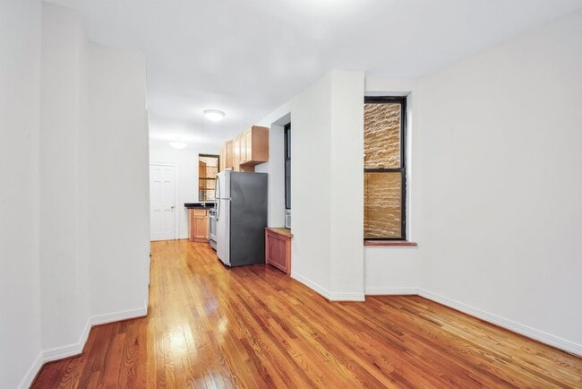 Building Photo - 358 W 45th St