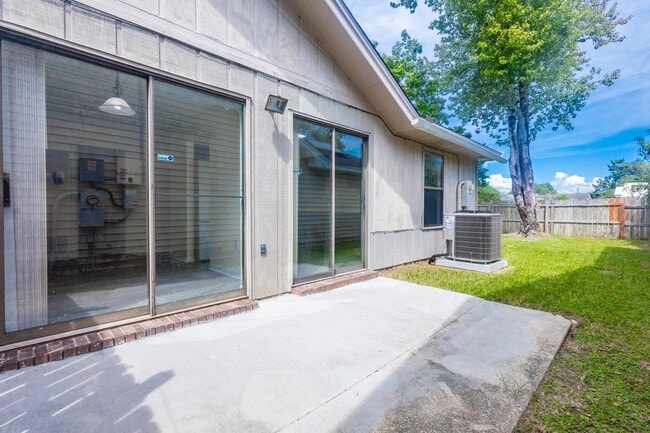 Building Photo - 1711 Bennetts End
