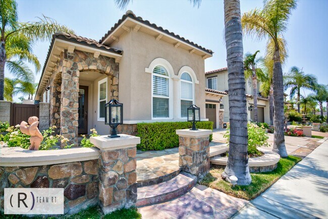 Foto del edificio - Gorgeous Solar-Powered Yorba Linda Home! Must View!