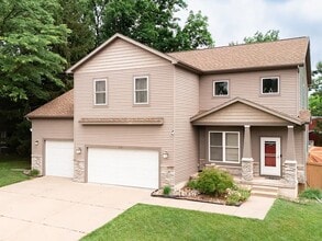 Building Photo - 935 Whittier Dr