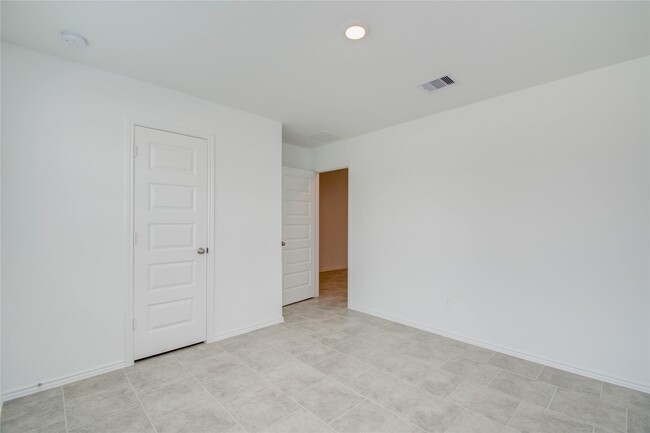 Building Photo - 1022 Cattle Chute Ct