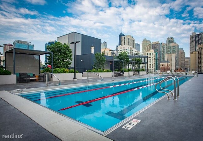 Foto del edificio - 805 N Wells St