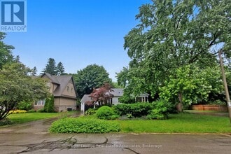 Building Photo - 925 Kingsway Dr