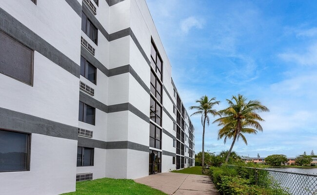 Foto del edificio - 280 Sierra Dr