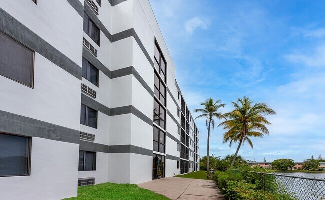 Building Photo - 280 Sierra Dr