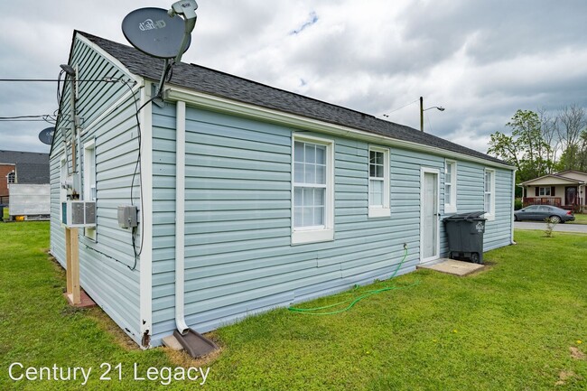 Building Photo - 1 br, 1 bath House - 323 Carver St