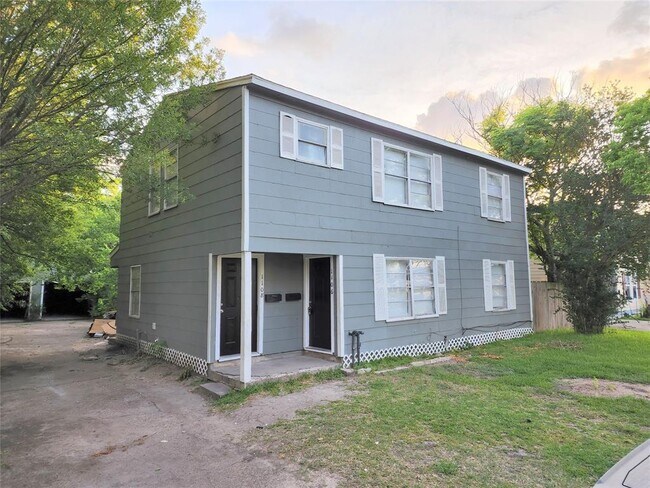 Building Photo - 1106 2nd St N