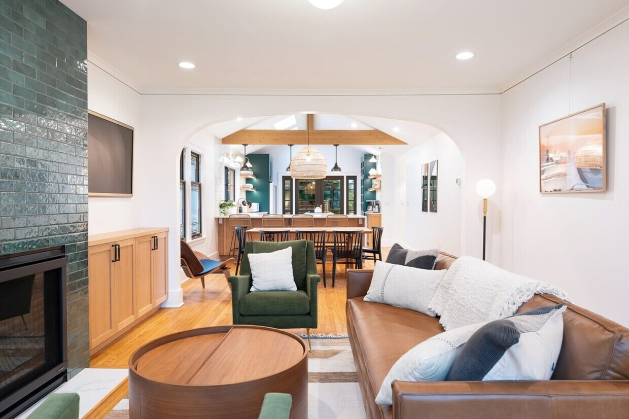 Foto principal - 2453 4th Ave W