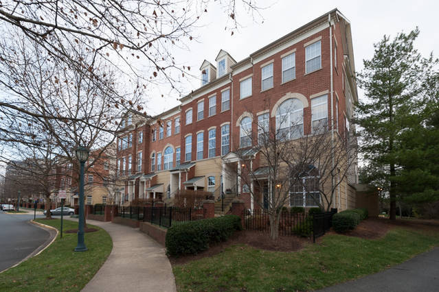 Building Photo - 1902 Crescent Park Dr